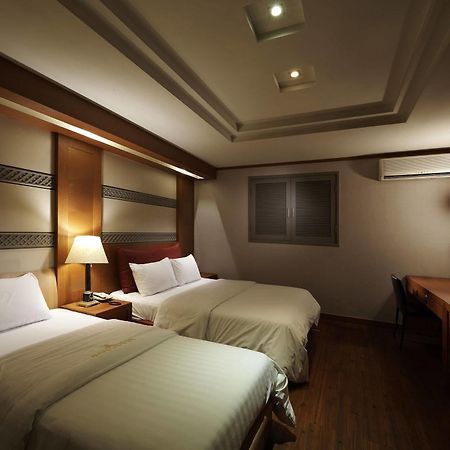 Hotel Noblesse, Yeoksam Сеул Экстерьер фото