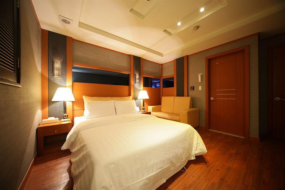 Hotel Noblesse, Yeoksam Сеул Экстерьер фото