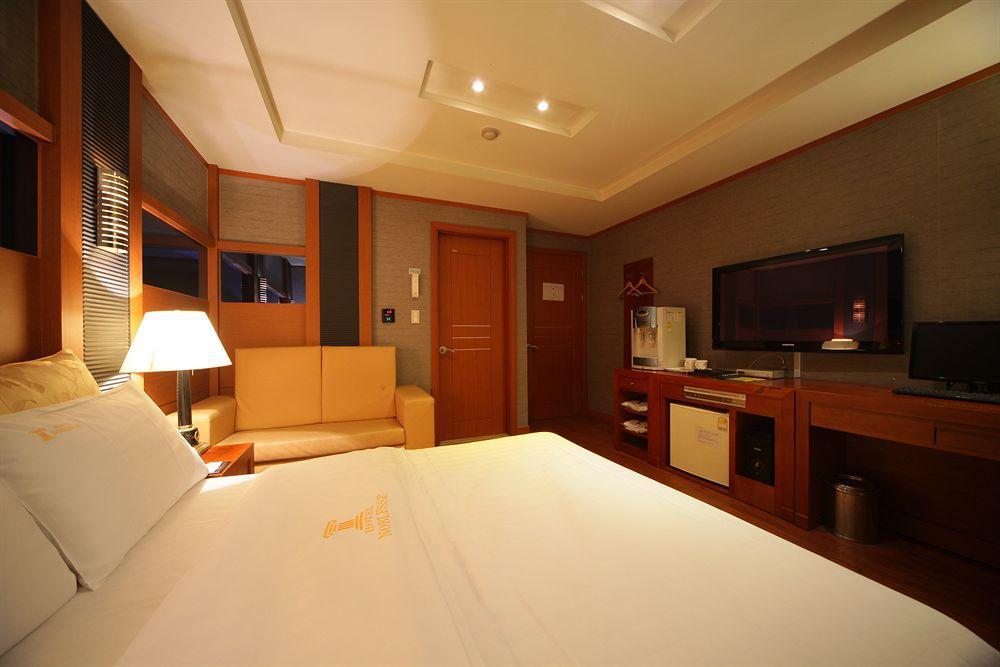 Hotel Noblesse, Yeoksam Сеул Экстерьер фото