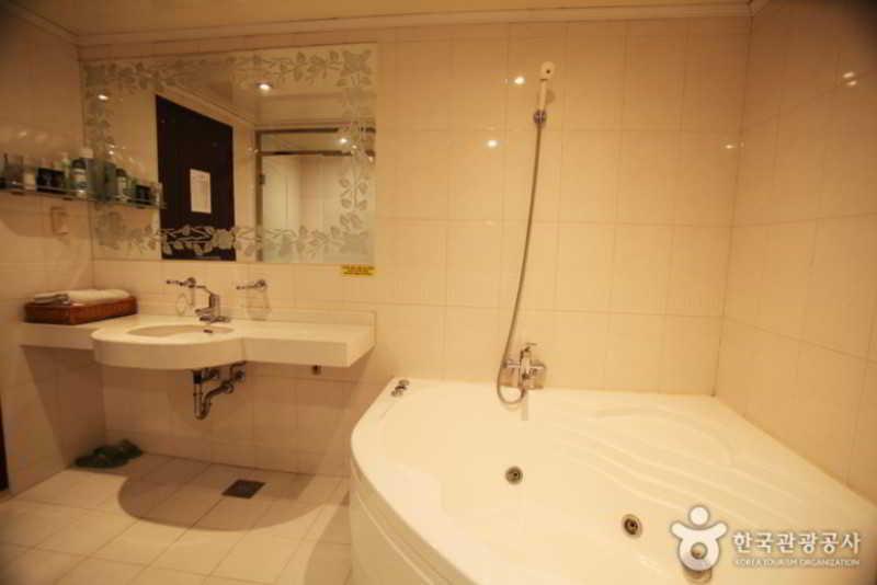 Hotel Noblesse, Yeoksam Сеул Экстерьер фото