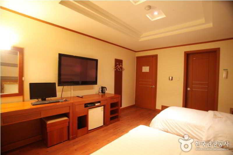 Hotel Noblesse, Yeoksam Сеул Экстерьер фото