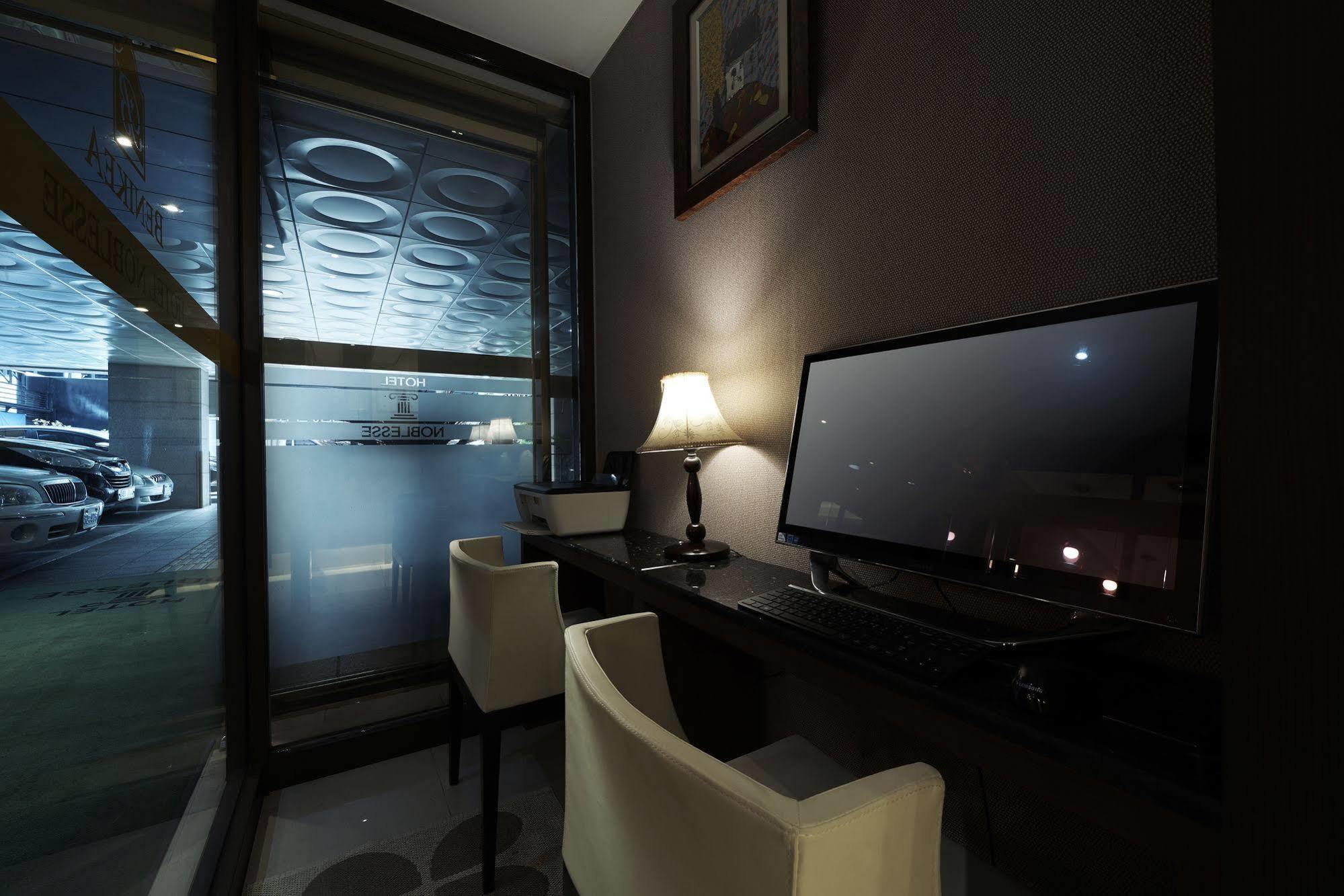 Hotel Noblesse, Yeoksam Сеул Экстерьер фото