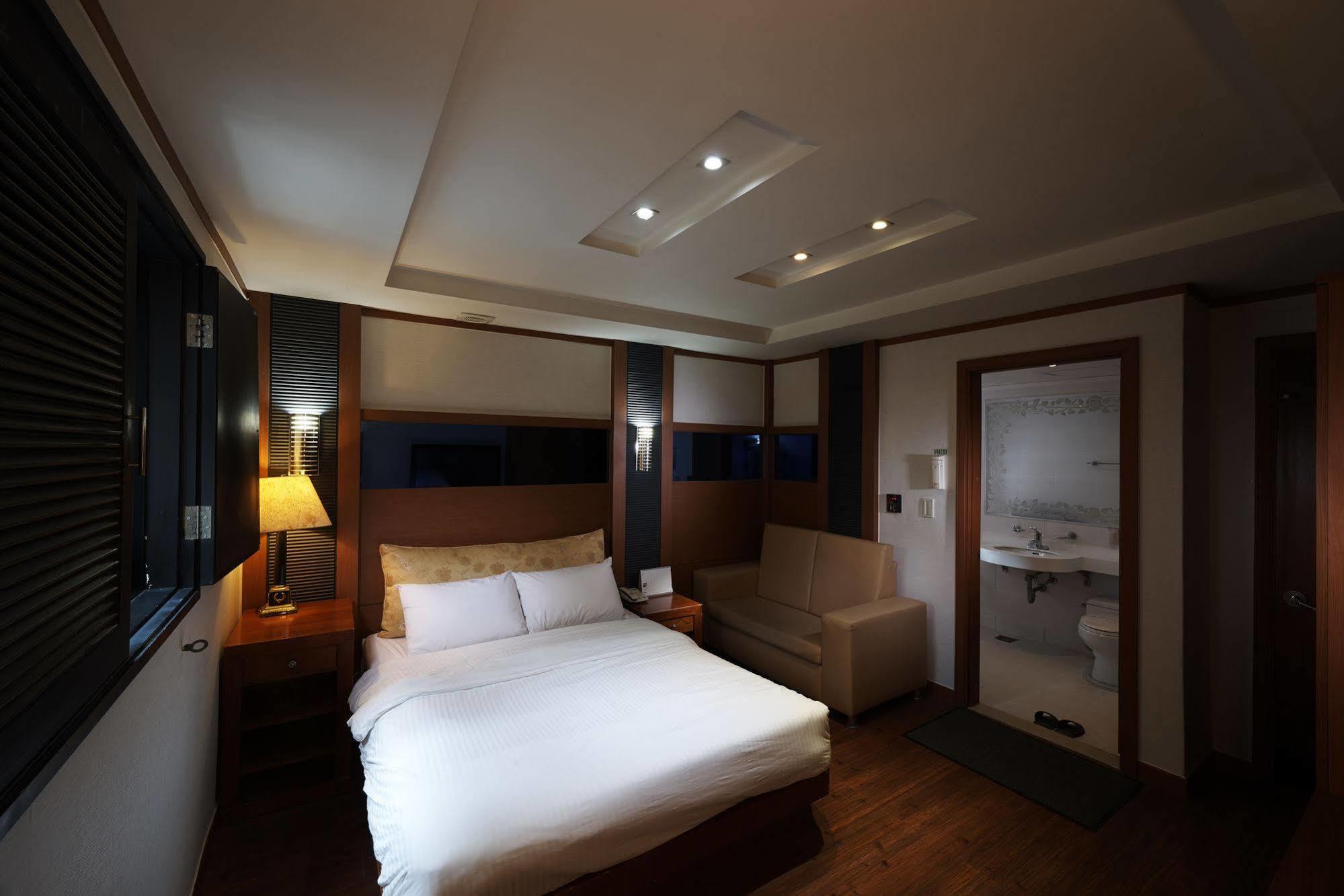 Hotel Noblesse, Yeoksam Сеул Экстерьер фото