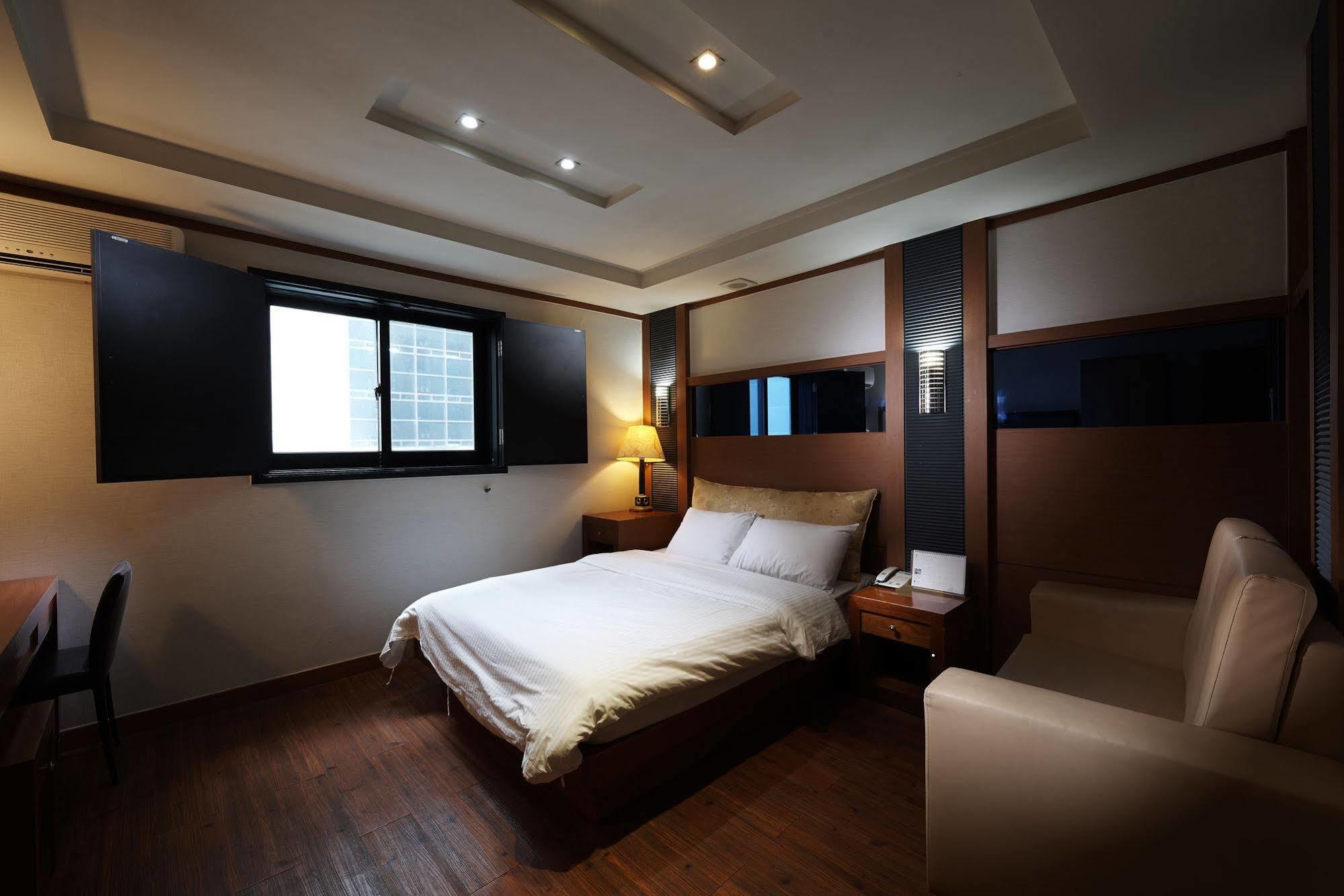 Hotel Noblesse, Yeoksam Сеул Экстерьер фото