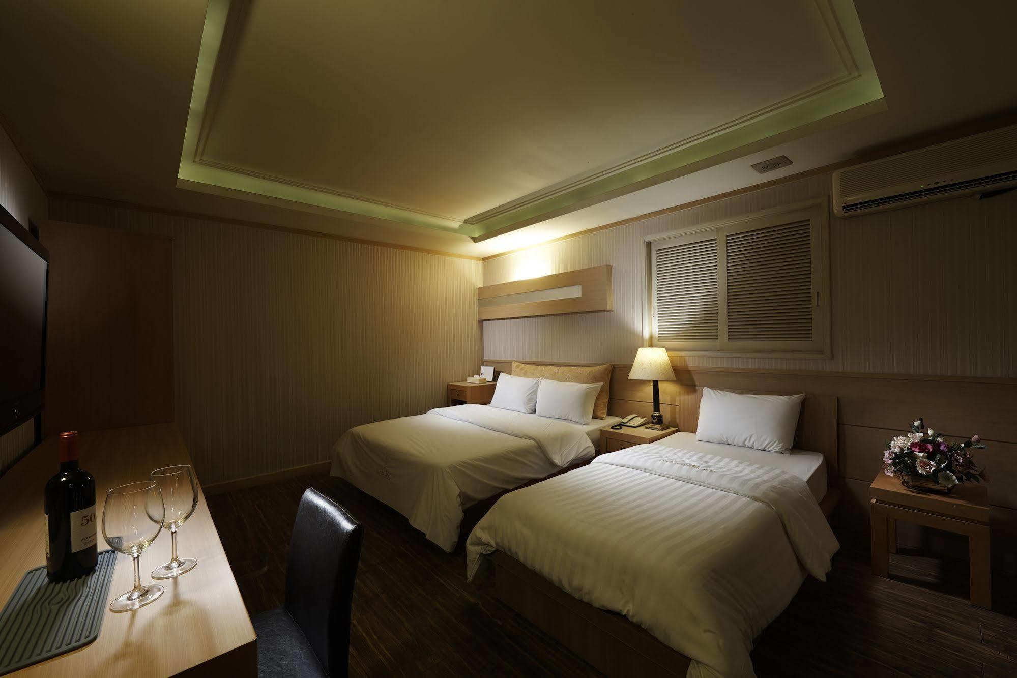 Hotel Noblesse, Yeoksam Сеул Экстерьер фото