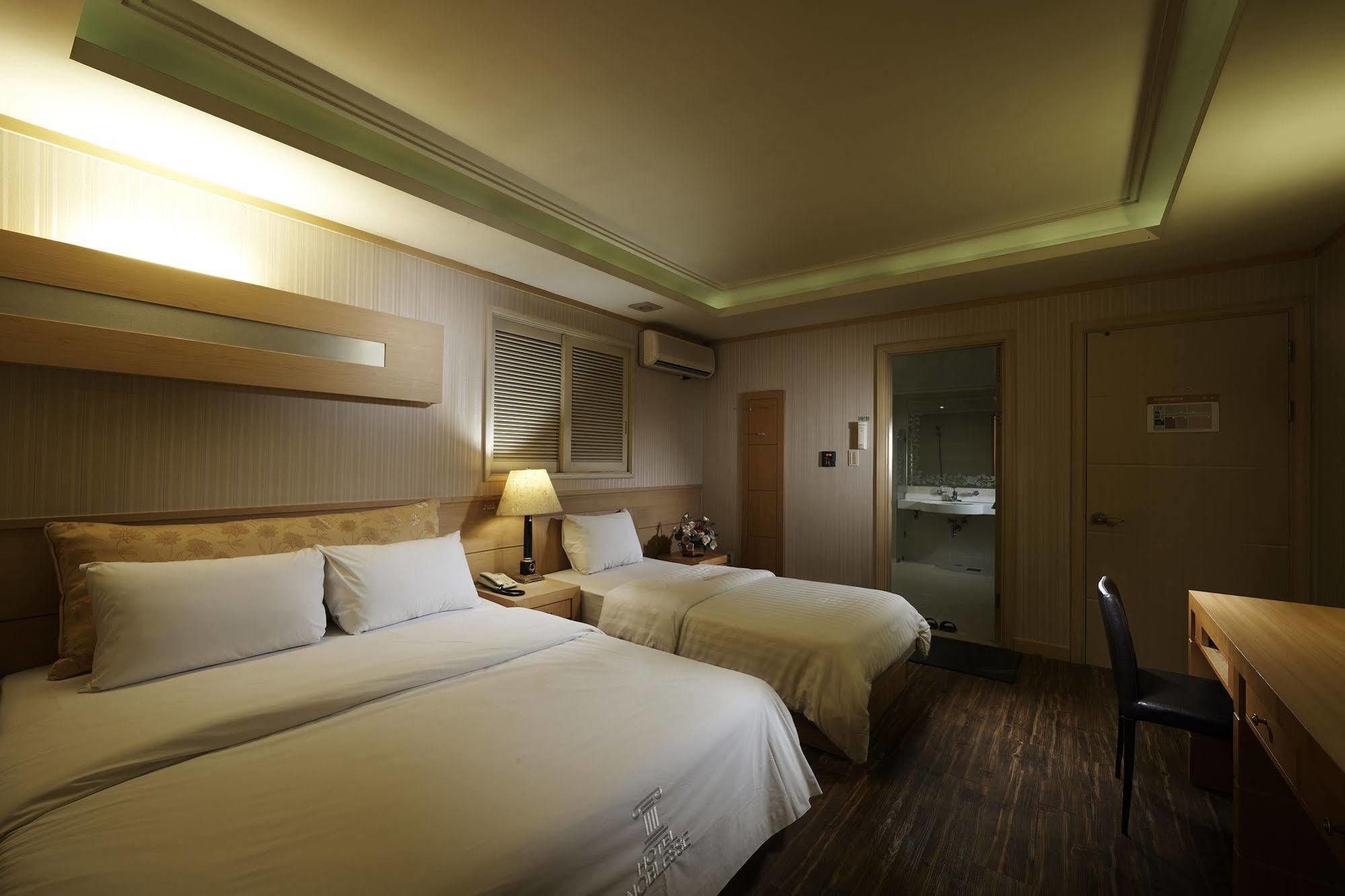 Hotel Noblesse, Yeoksam Сеул Экстерьер фото