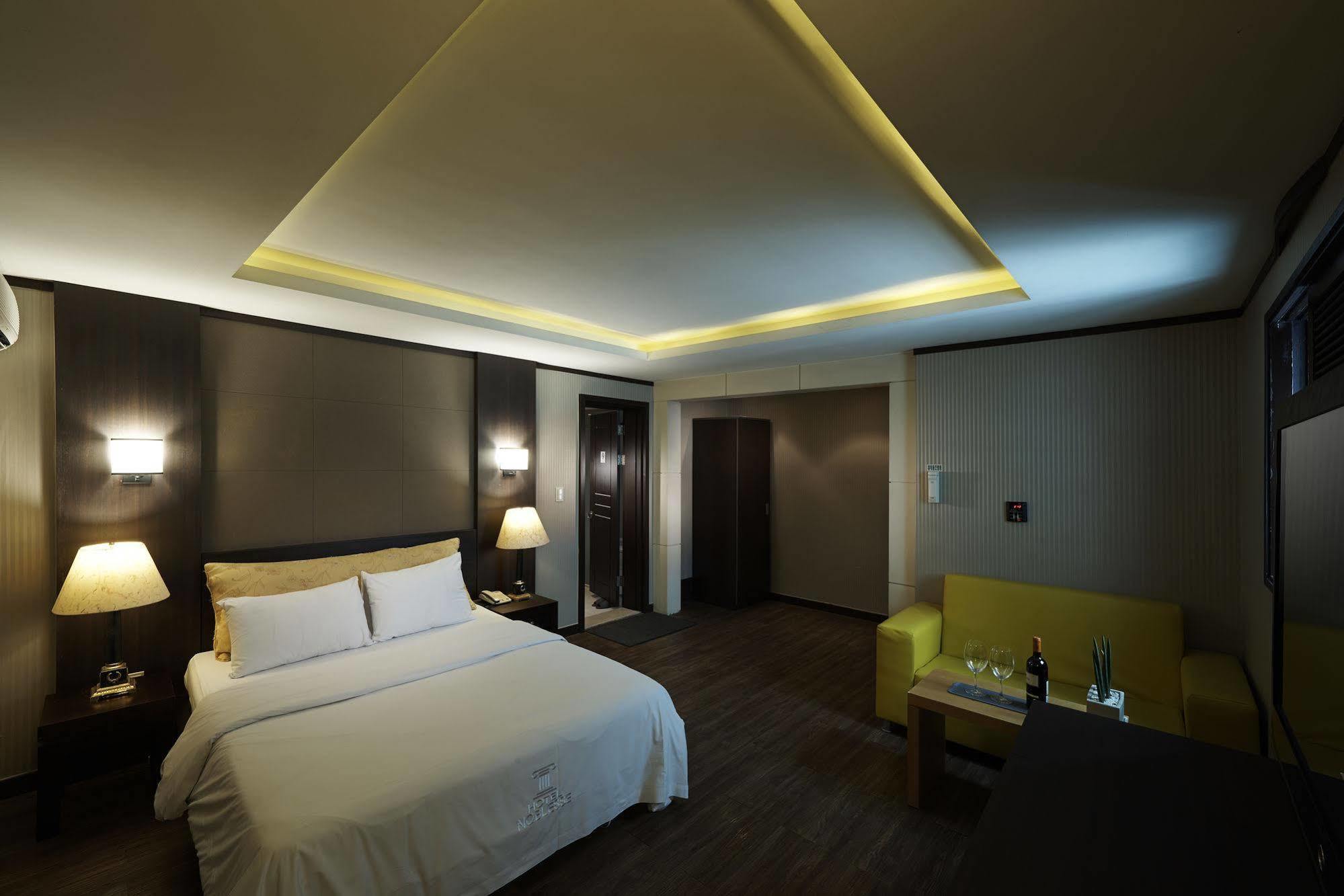 Hotel Noblesse, Yeoksam Сеул Экстерьер фото